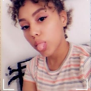 Meet your Posher, Dominique